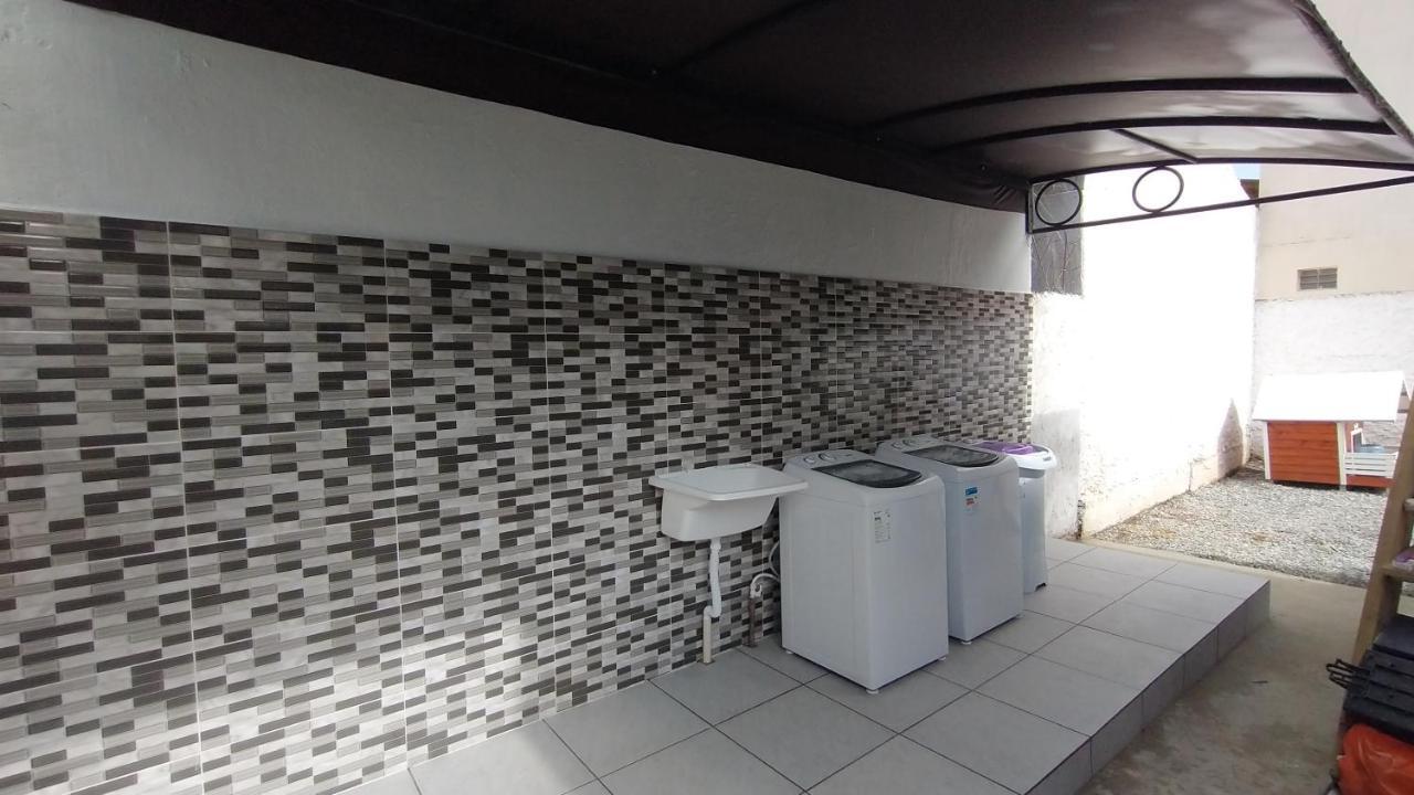 Balneário CamboriúMarco Zero Containers 3アパートメント エクステリア 写真