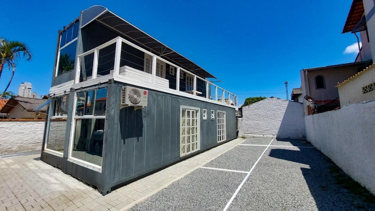 Balneário CamboriúMarco Zero Containers 3アパートメント エクステリア 写真